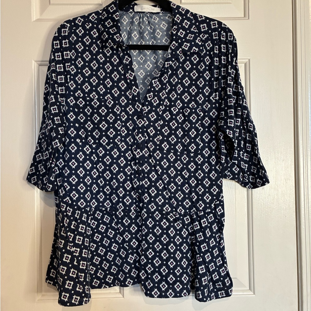 Eden & Olivia Geometric Navy and White Blouse